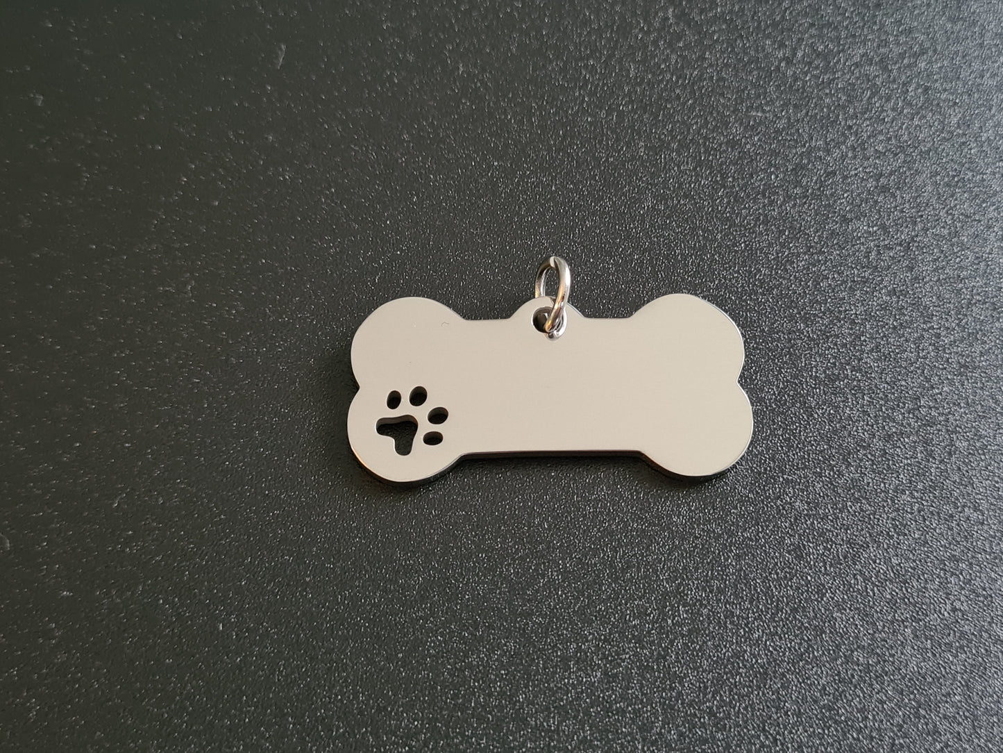 Médaillon pour chien en forme d'os couleur argent de 40x22 mm