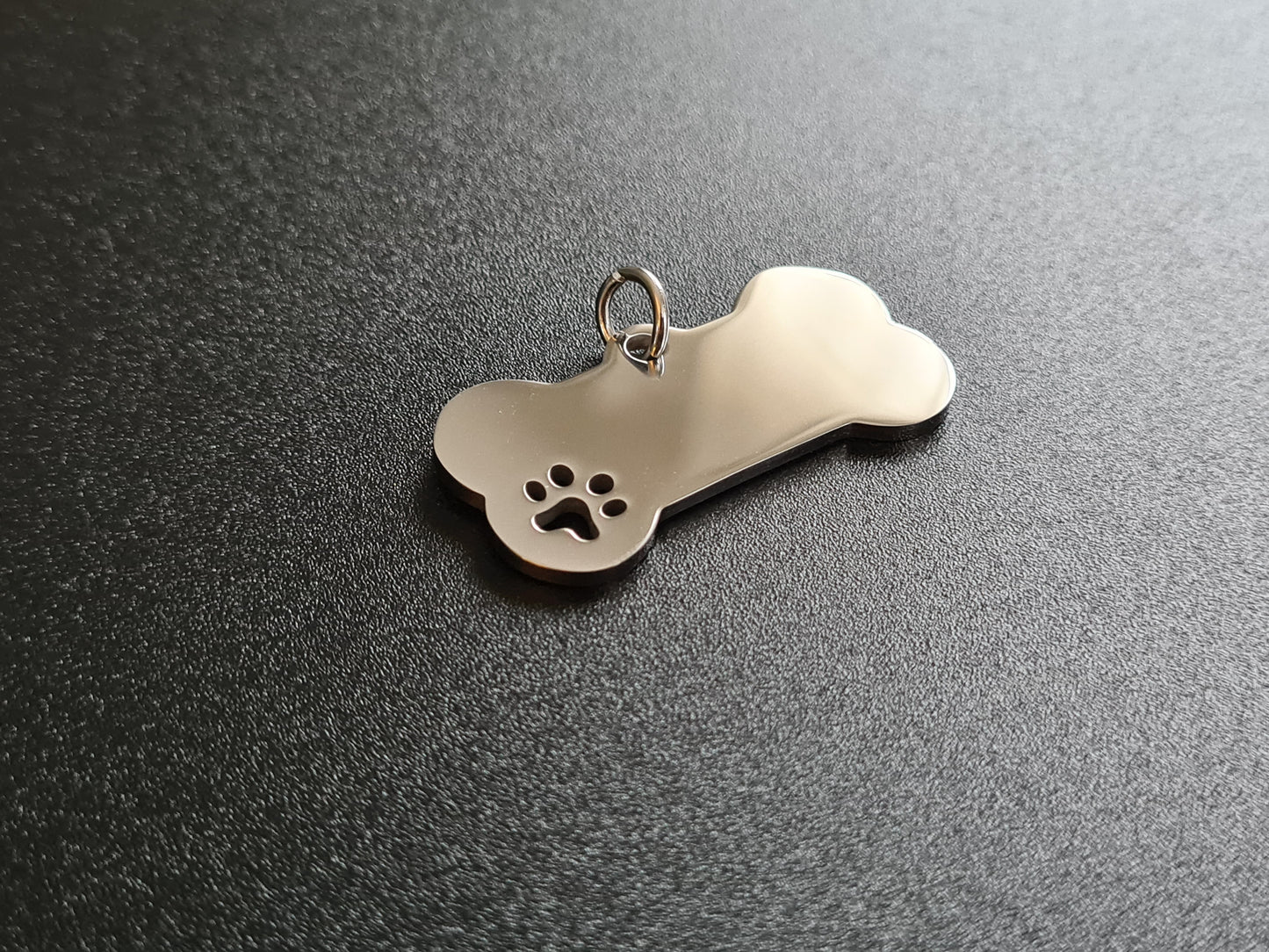 Médaillon pour chien en forme d'os couleur argent de 40x22 mm