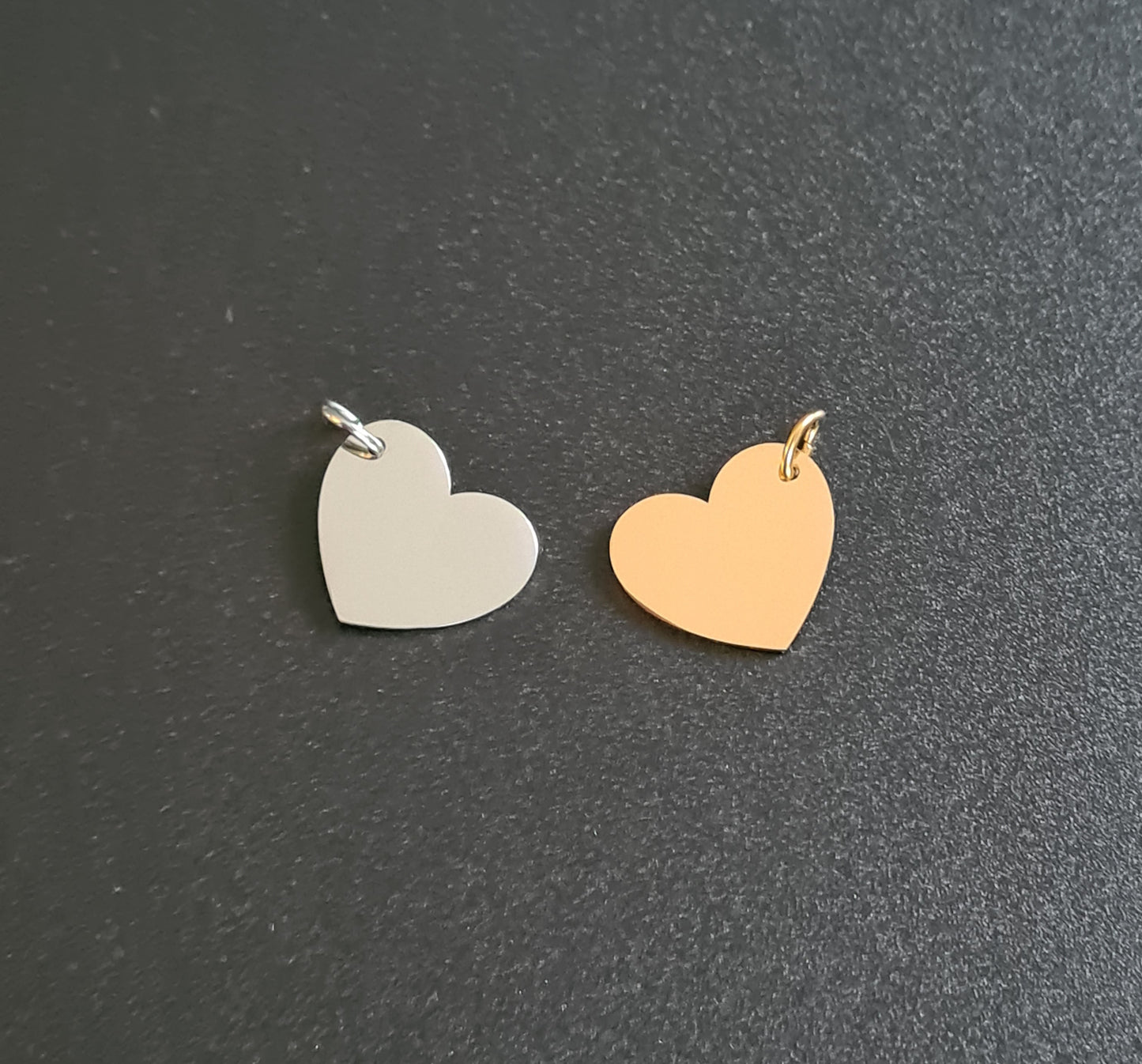 Breloque cœur penché de 20x23 mm