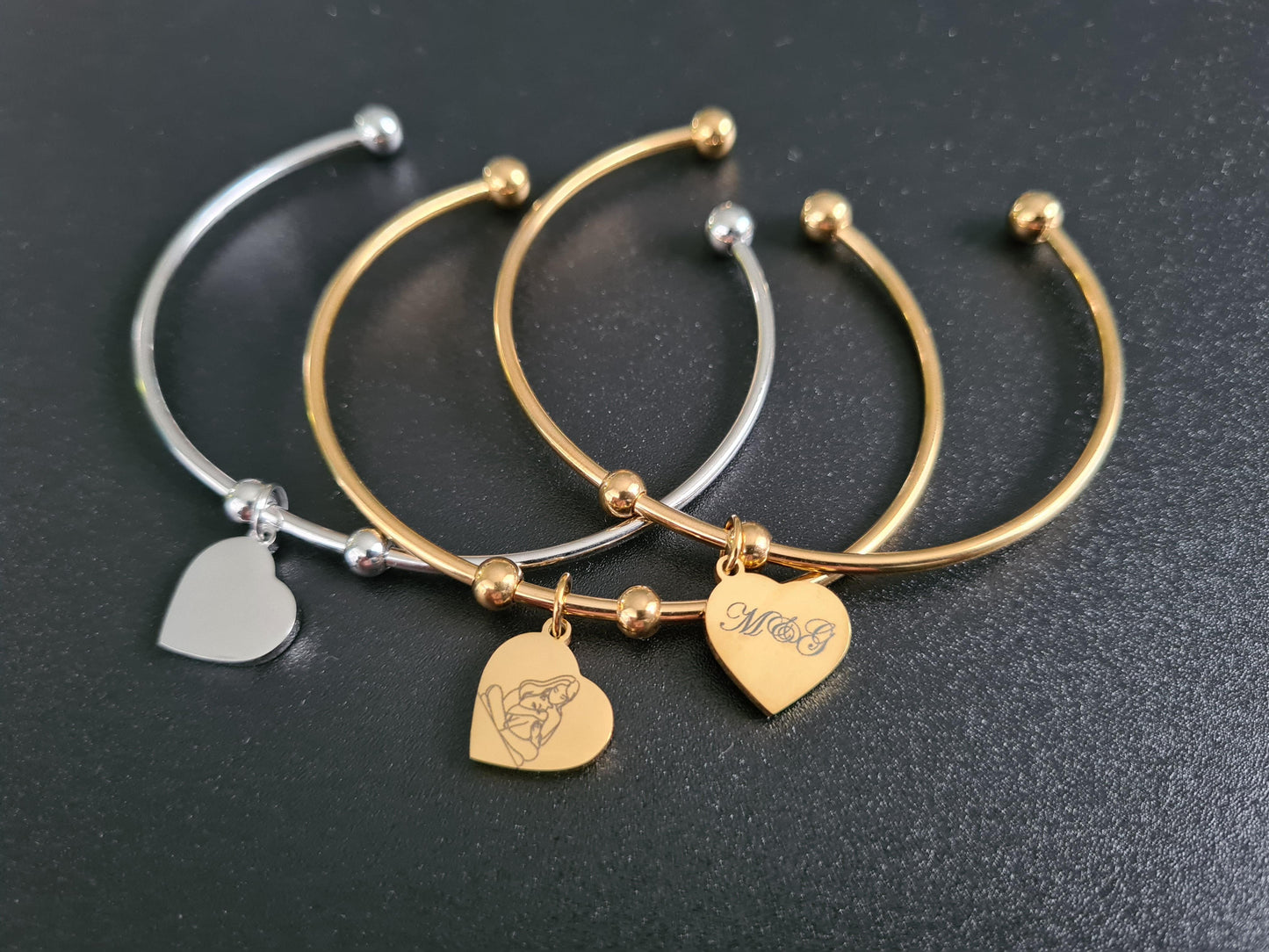Bracelet ouvert avec breloque en coeur de 1,2x1,3 cm