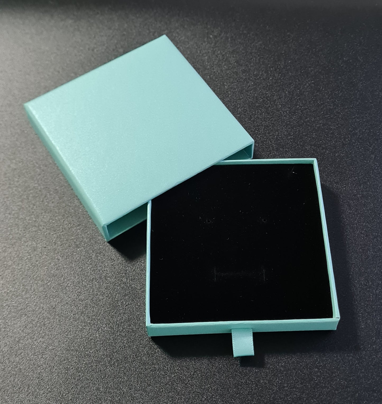 Ecrin boîte cadeau bleu clair intérieur velours