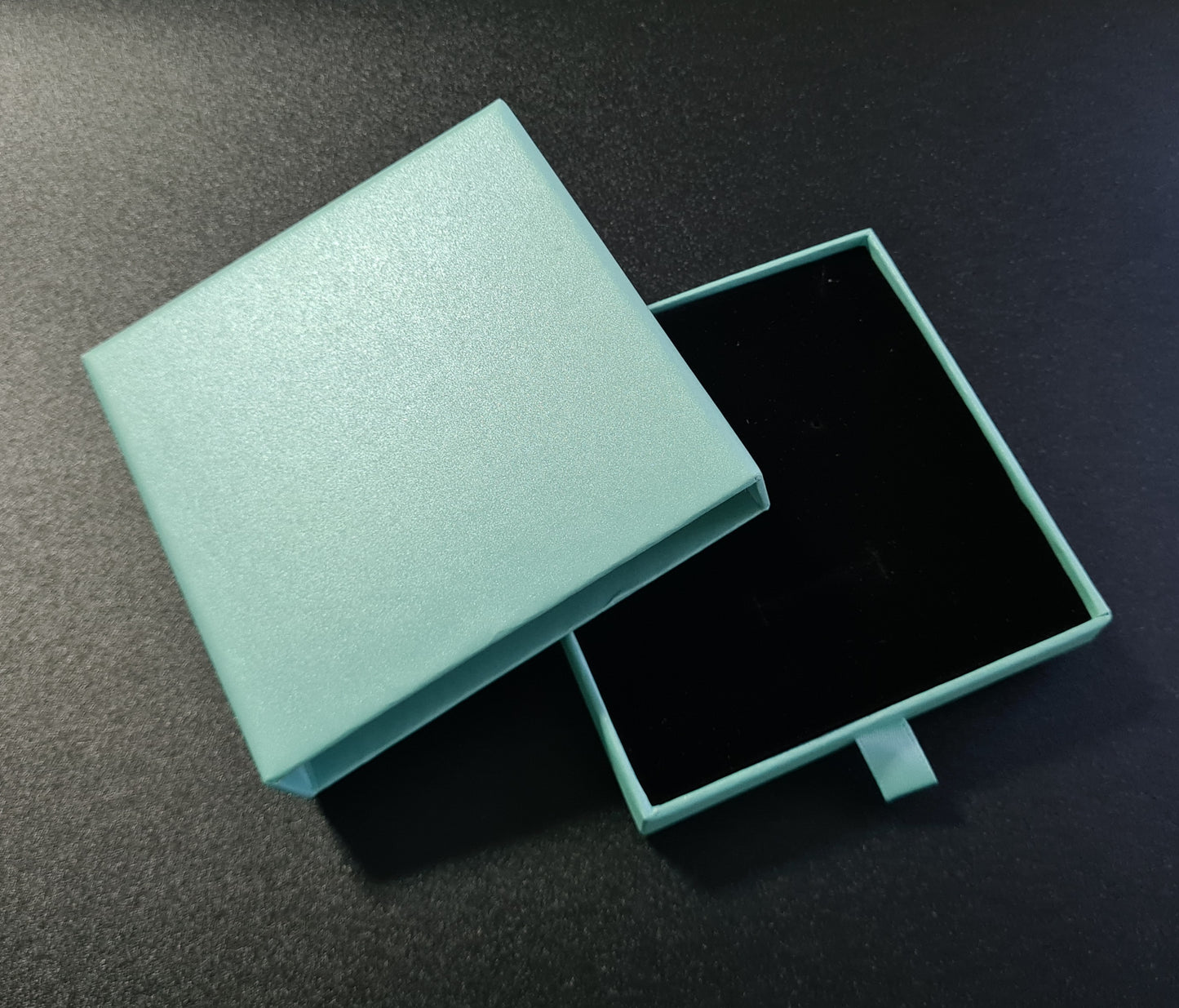 Ecrin boîte cadeau bleu clair intérieur velours