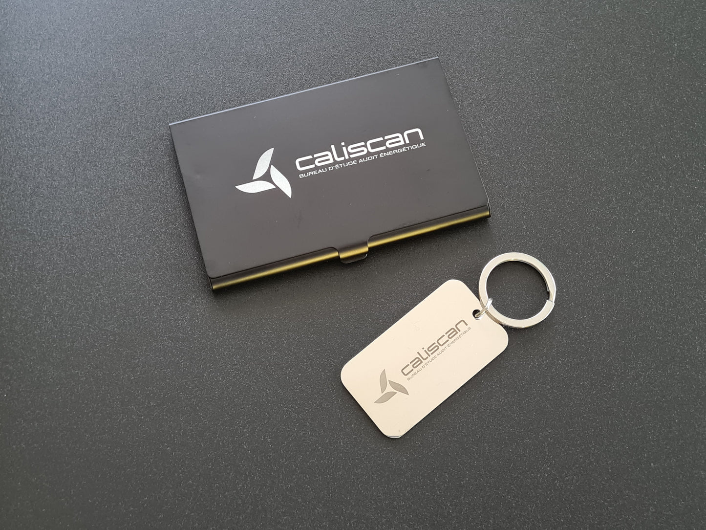 Etui à cartes métallique noire de 9,3x5,8 cm à personnaliser