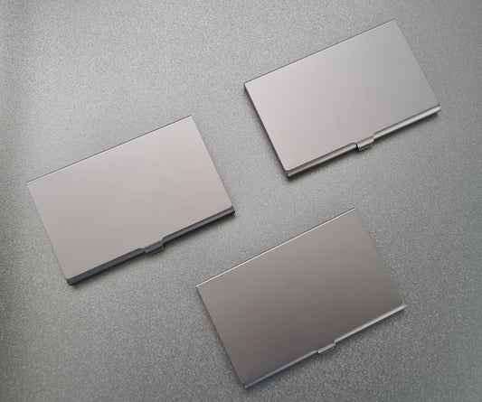 Etui à cartes métallique noire de 9,3x5,8 cm à personnaliser