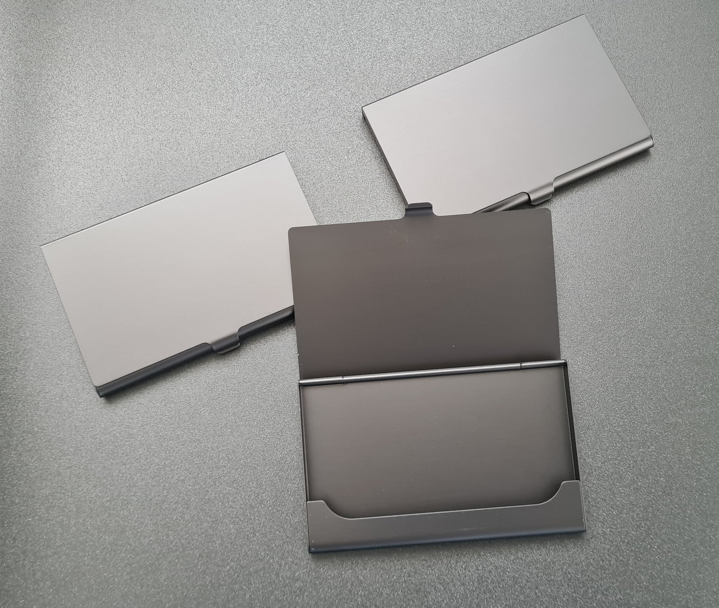 Etui à cartes métallique noire de 9,3x5,8 cm à personnaliser