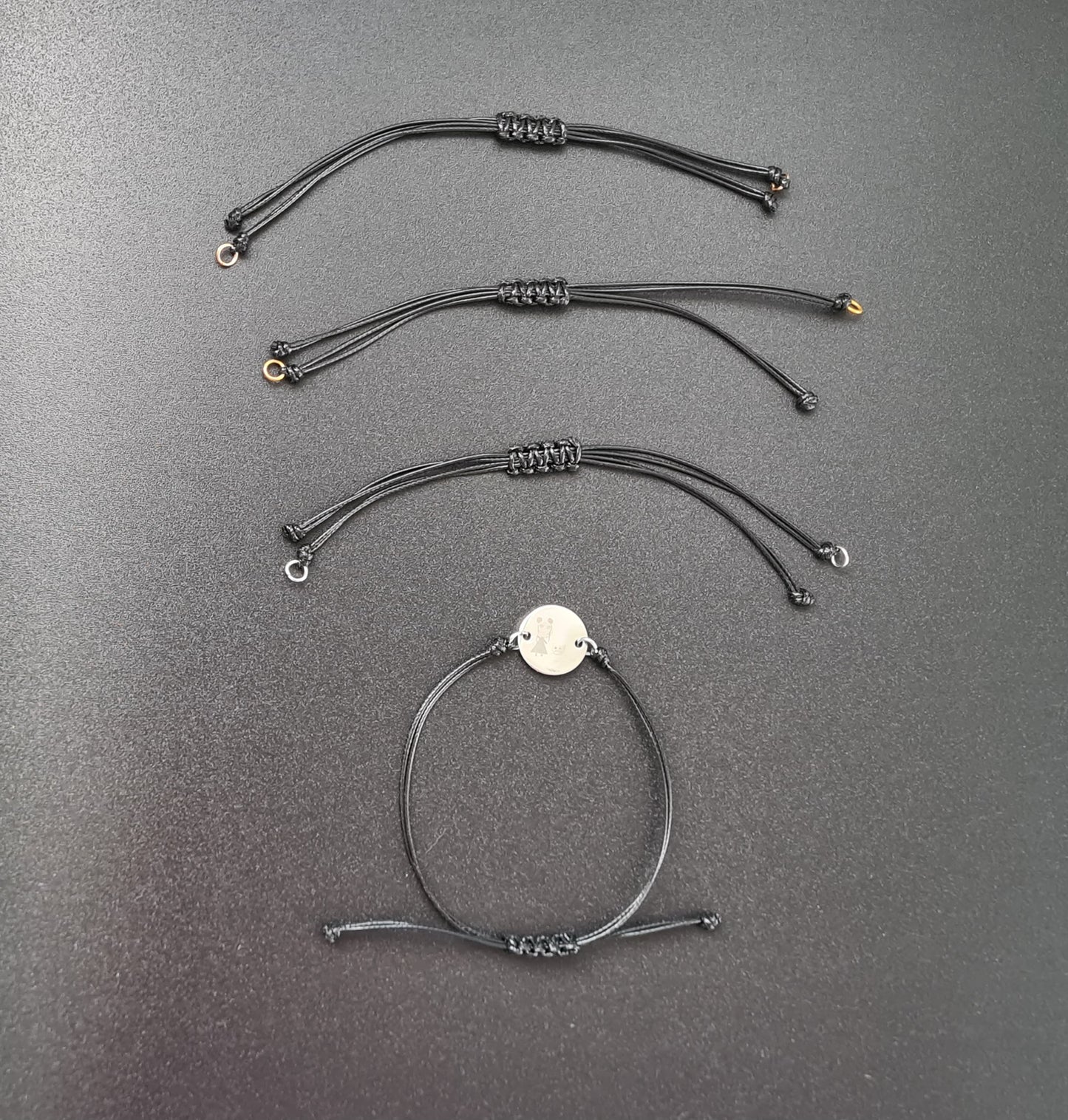 Bracelet réglable tressé noir avec attaches pour 1 breloque