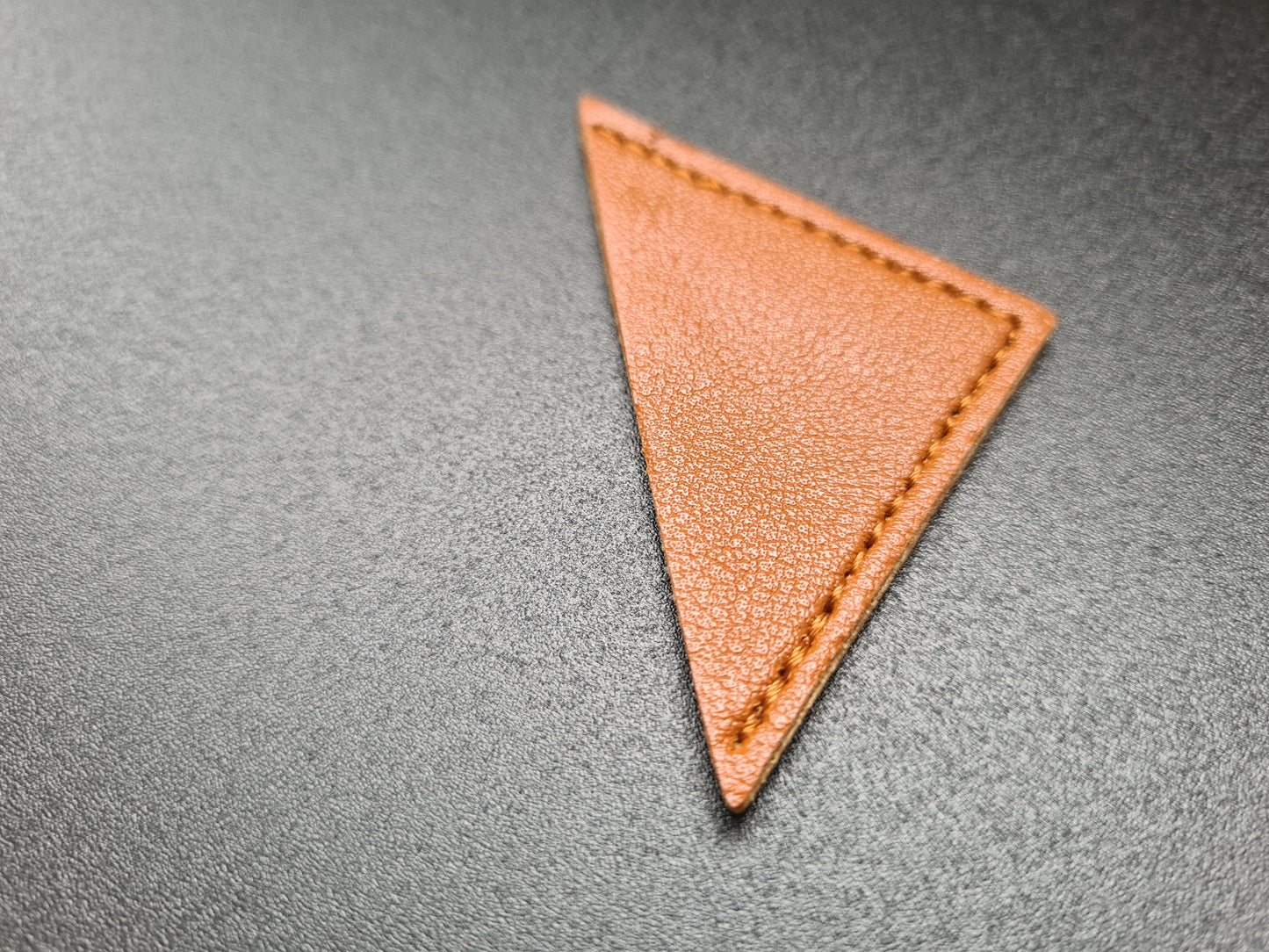 Marque page simili cuir en forme d'angle