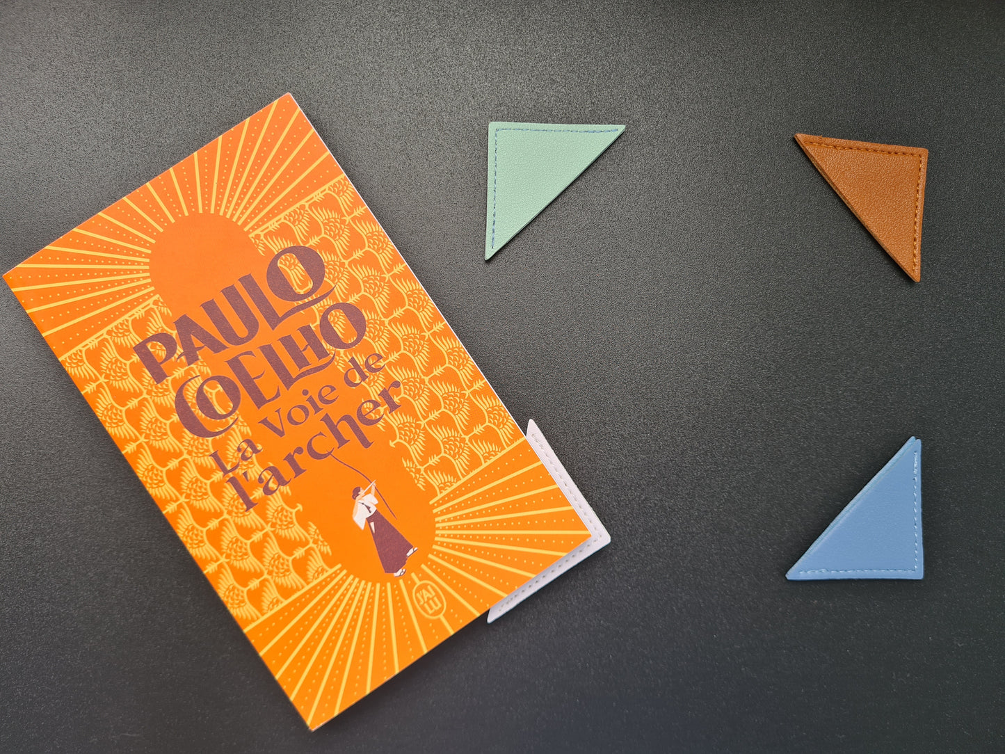 Marque page simili cuir en forme d'angle