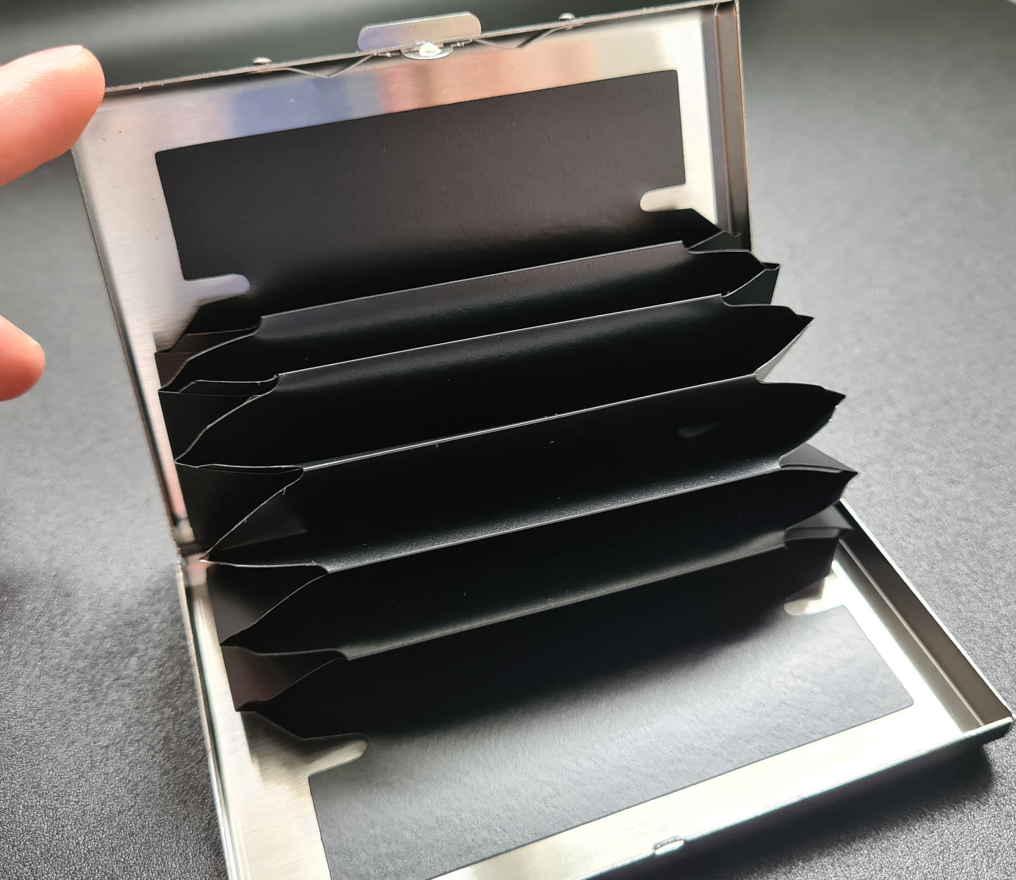Etui porte 6 cartes en métal de 9,6x6,5 cm noir