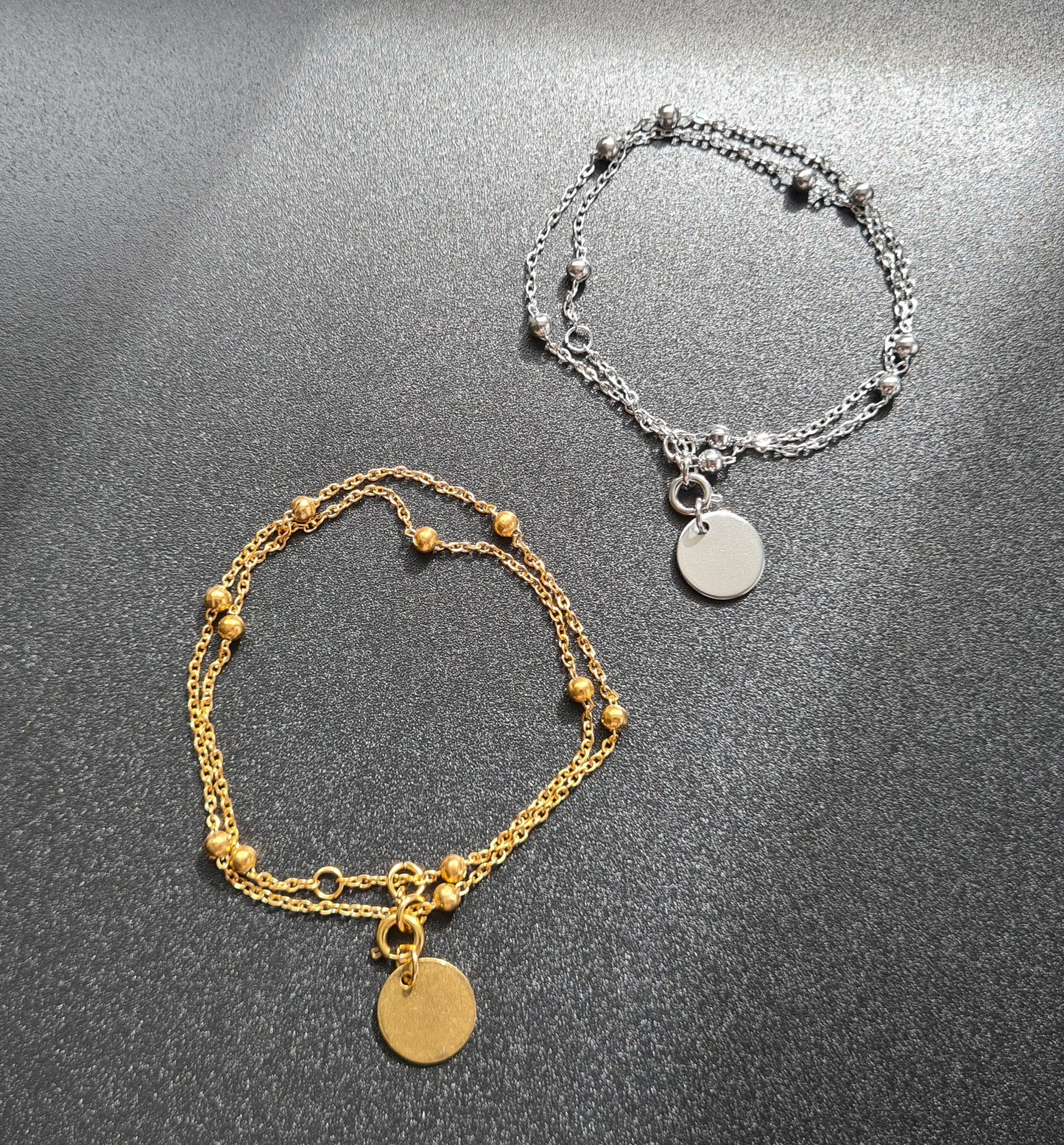 Bracelet double maille avec perles acier en boule 17 cm + 1 breloque ronde de 1,2 cm