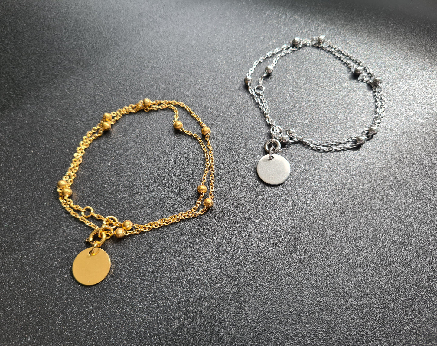 Bracelet double maille avec perles acier en boule 17 cm + 1 breloque ronde de 1,2 cm