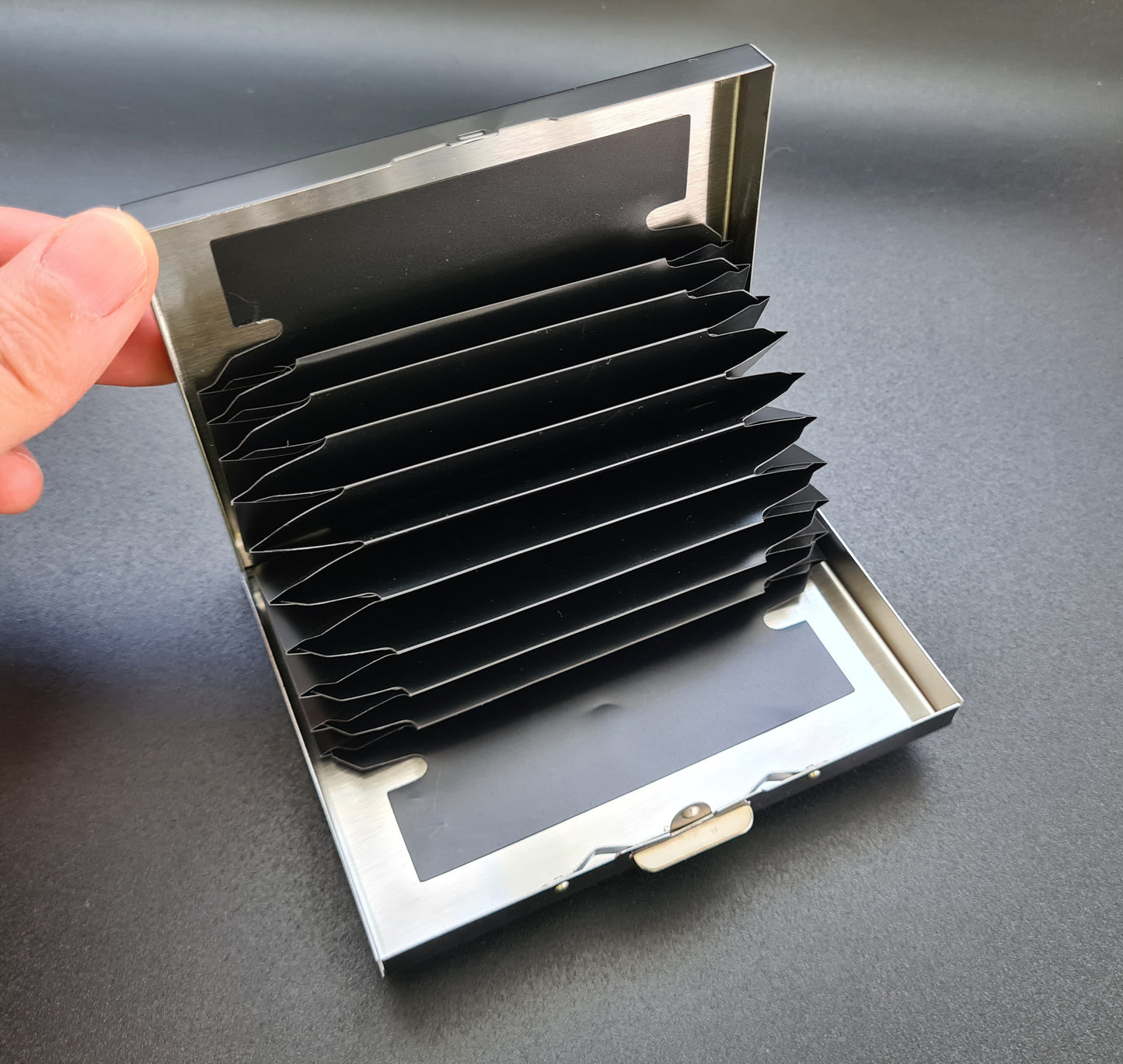 Etui porte 10 cartes en métal de 10x7,5 cm noir