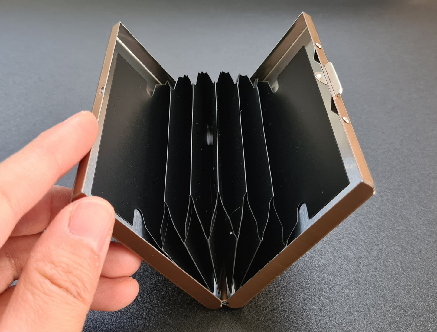 Etui porte 6 cartes en métal de 9,6x6,5 cm