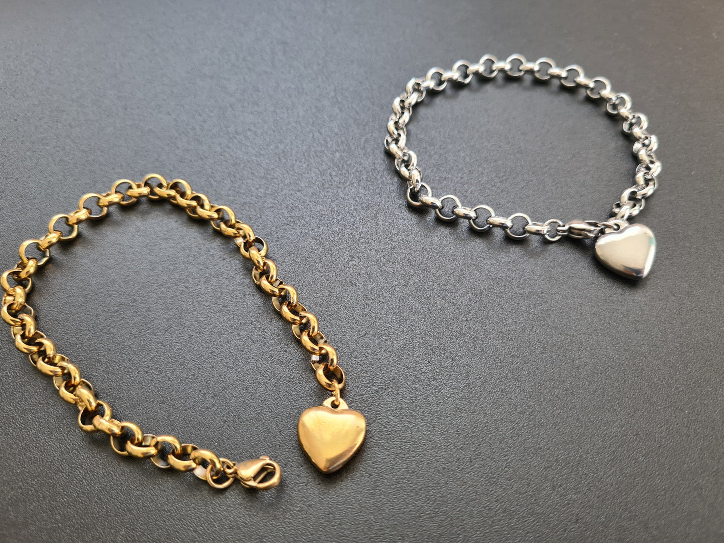 Bracelet grosse maille en boule de 20 cm avec breloque coeur rempli de 1,2 cm