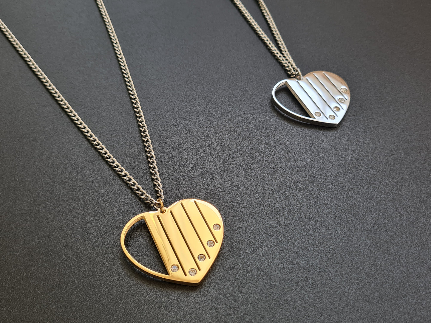Collier coeur de 34x30 mm avec strass pour gravure jusqu'à 5 prénoms