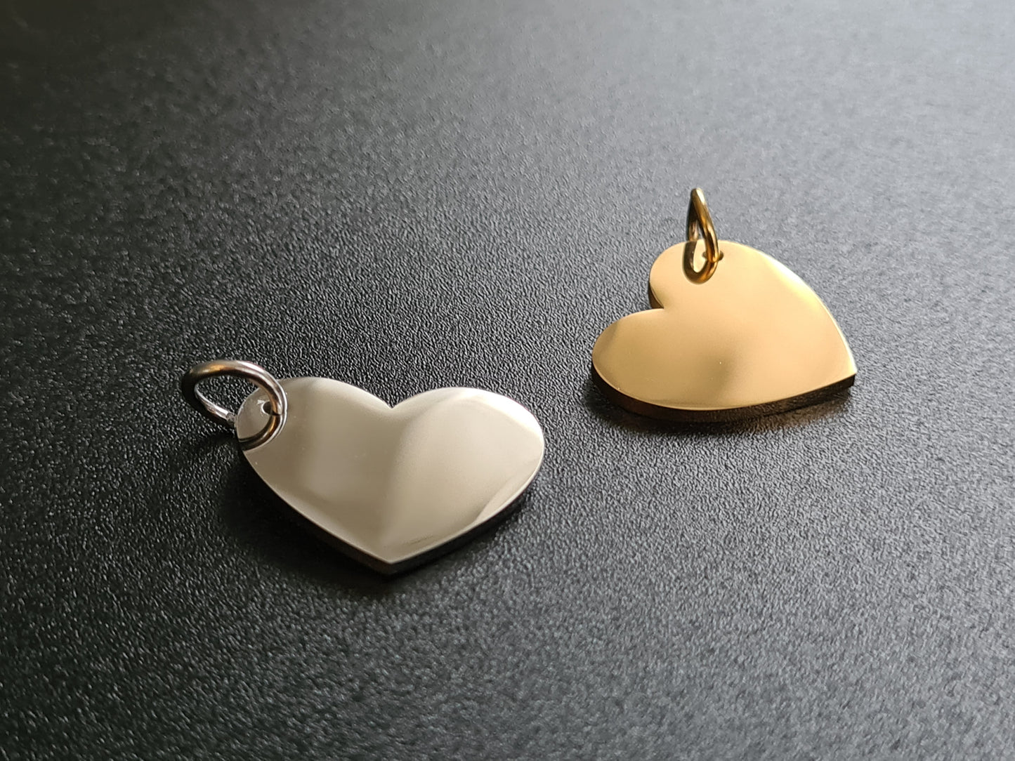 Breloque cœur penché de 20x23 mm