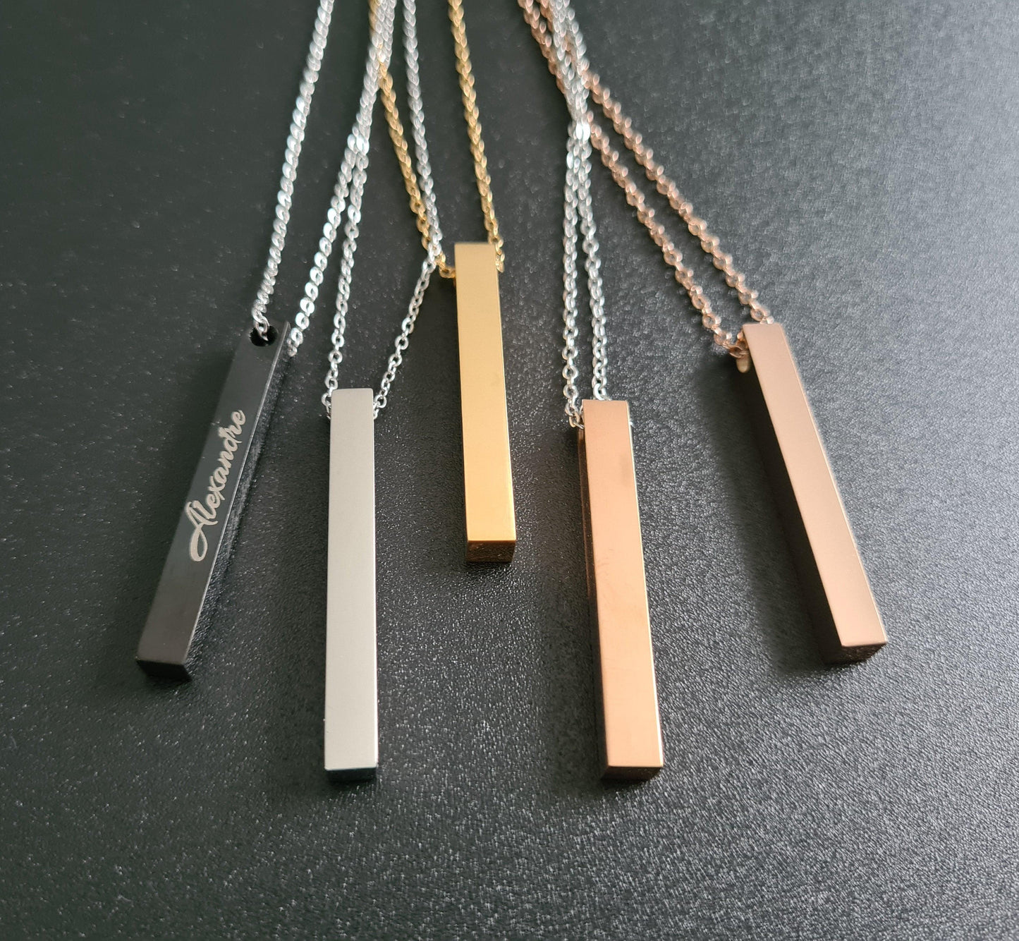 Collier pendentif pilier de 40x5 mm + chaîne fine