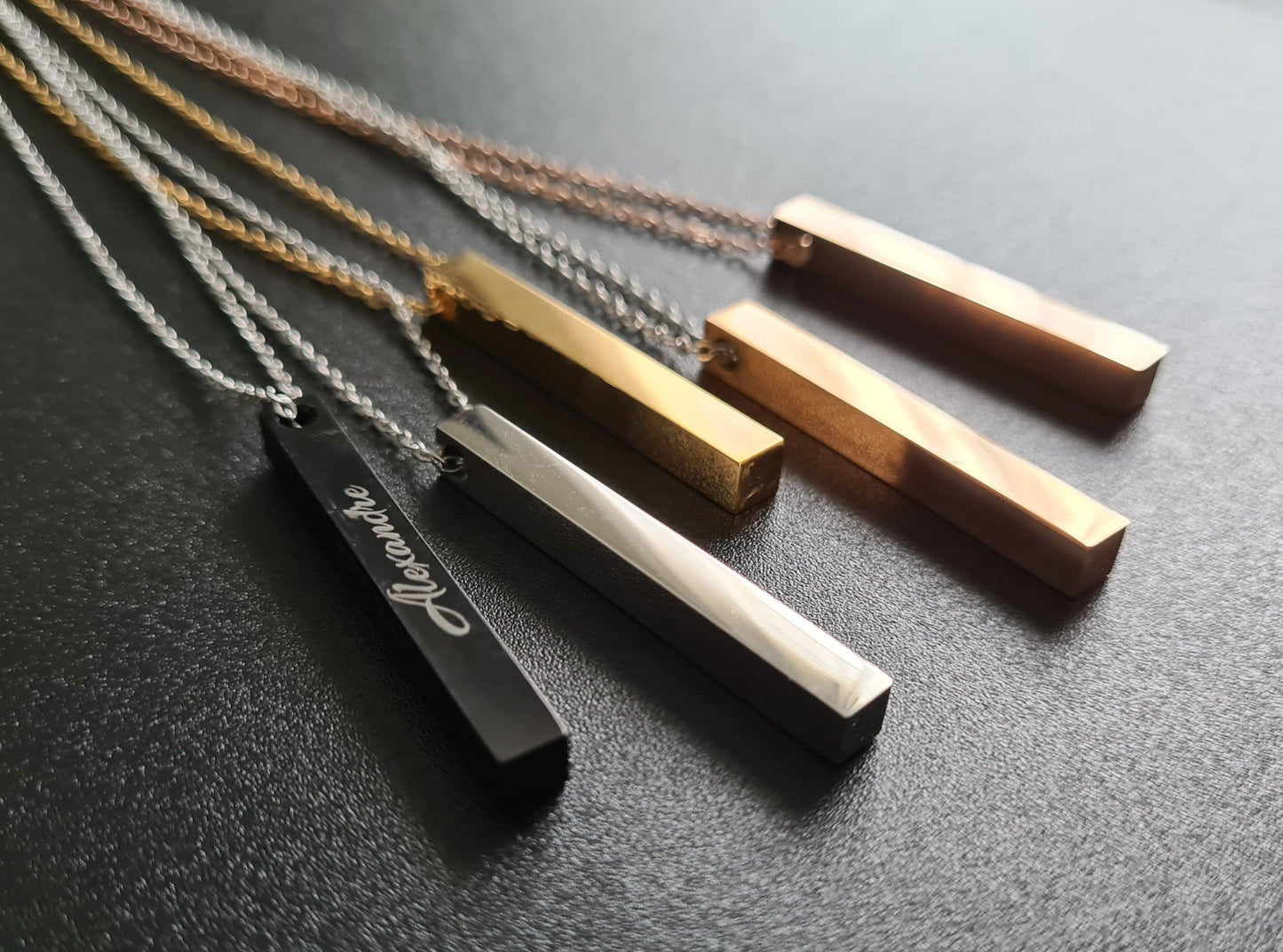 Collier pendentif pilier de 40x5 mm + chaîne fine