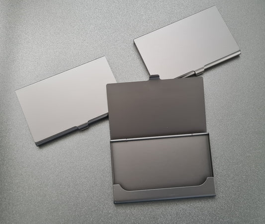 Etui à cartes métallique noire de 9,3x5,8 cm à personnaliser