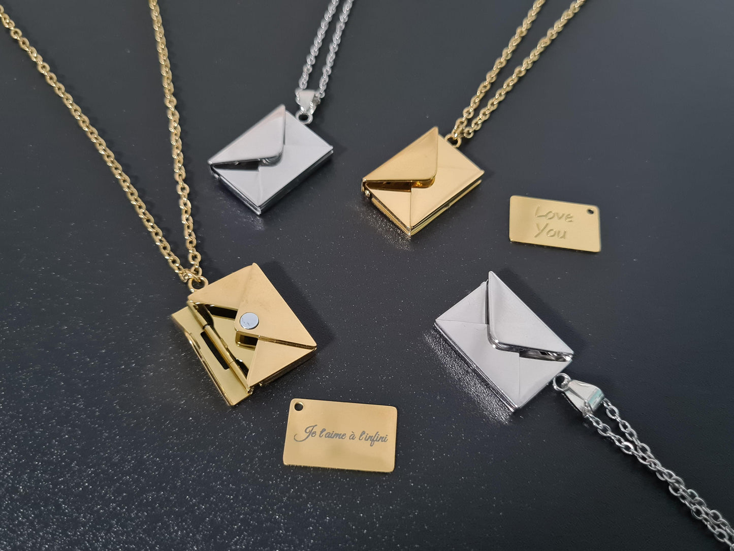 Collier enveloppe avec lettre à graver