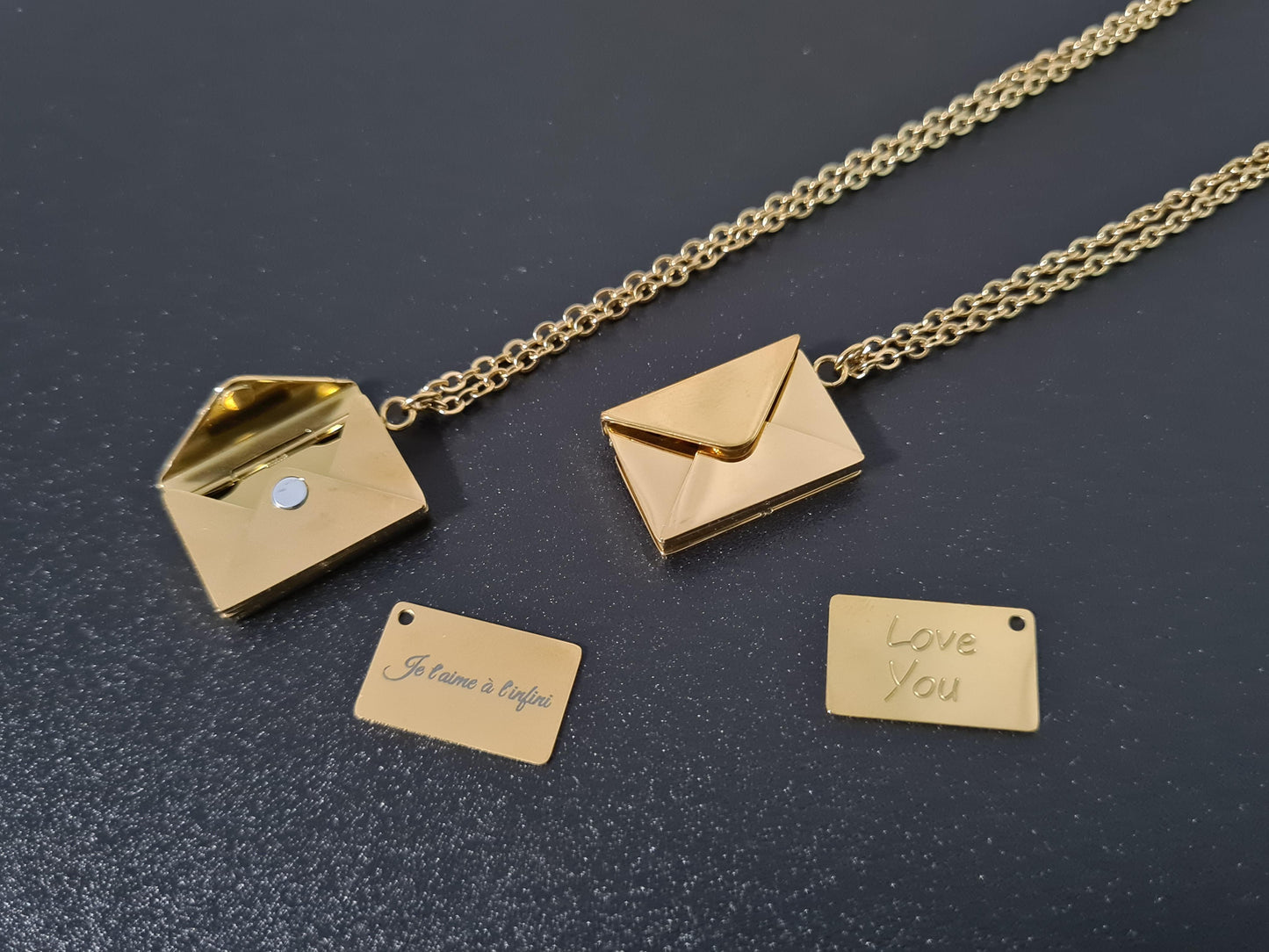 Collier enveloppe avec lettre à graver