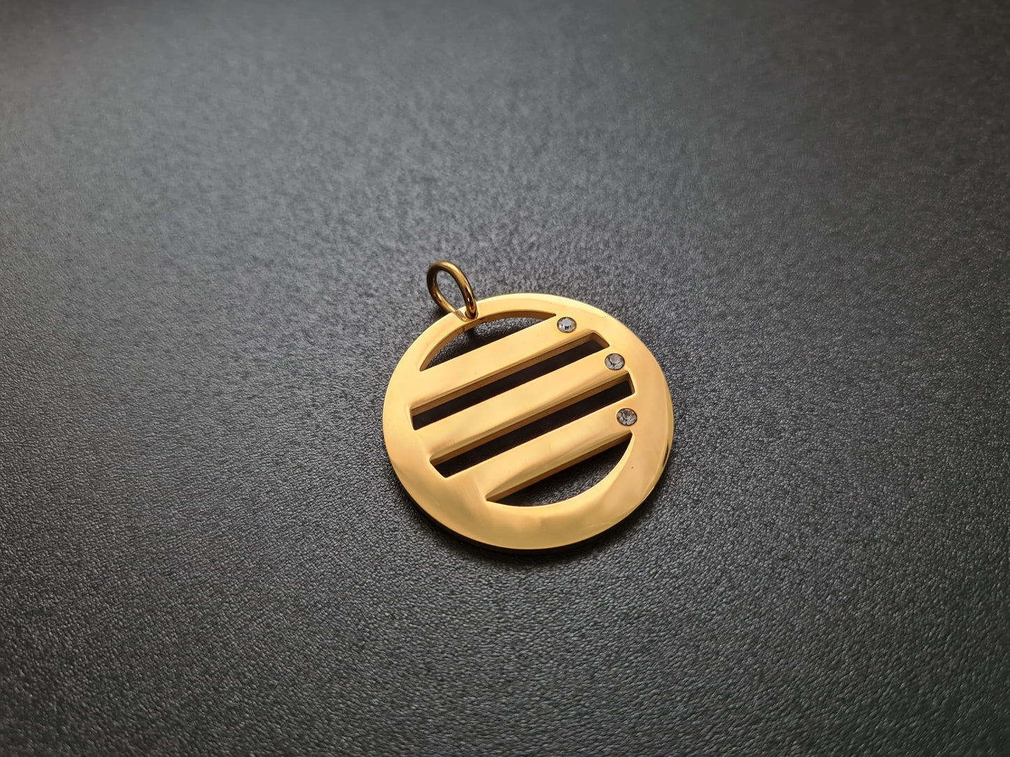 Pendentif rond de 30 mm avec strass pour gravure jusqu'à 3 prénoms