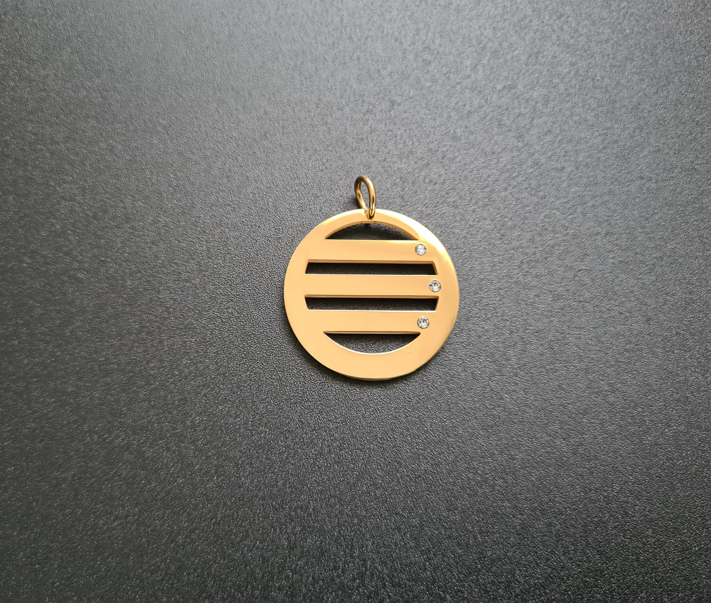 Pendentif rond de 30 mm avec strass pour gravure jusqu'à 3 prénoms