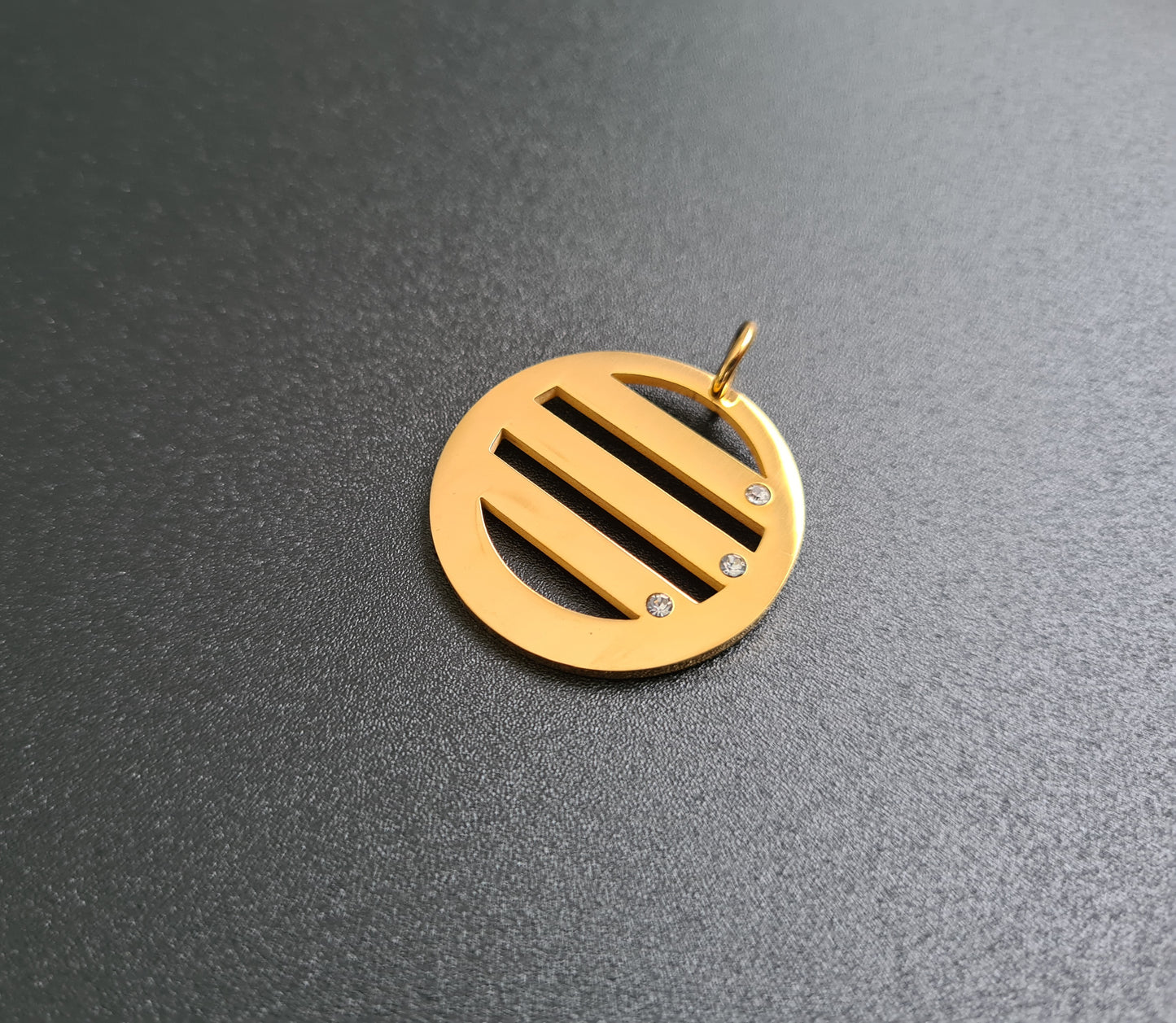 Pendentif rond de 30 mm avec strass pour gravure jusqu'à 3 prénoms