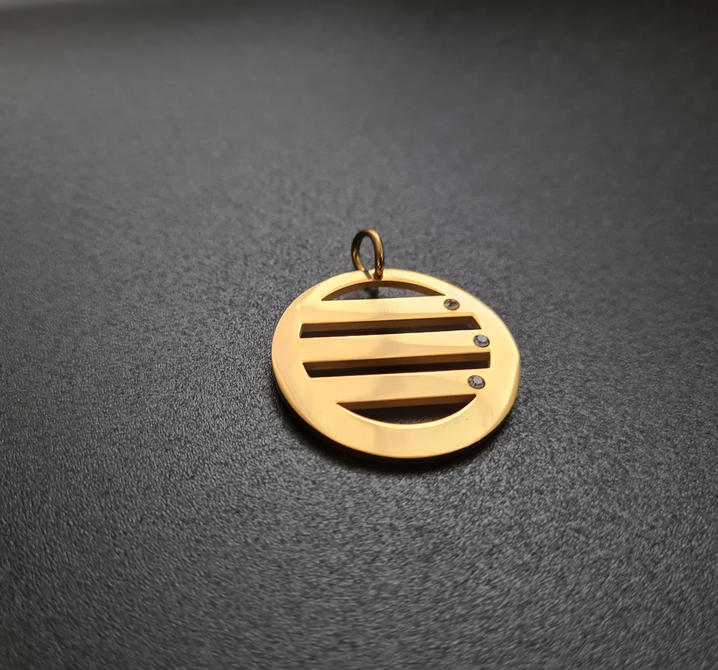 Pendentif rond de 30 mm avec strass pour gravure jusqu'à 3 prénoms